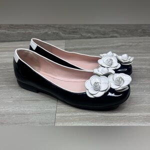 Taryn Rose Triple Flower Black Patent Ballet Flats Women’s Size 6.5
